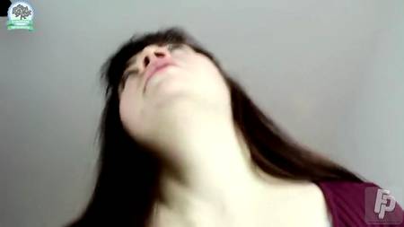 Муж трахнул свою женушку на кухне и кончил ей во внутрь