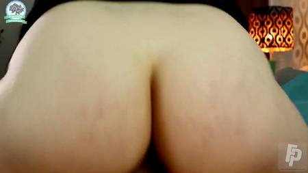 Муж трахнул свою женушку на кухне и кончил ей во внутрь