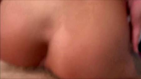 Красивая краля снялась в домашнем порно с возбужденным бойфрендом