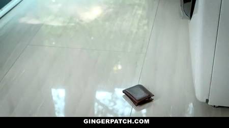 Красавчик отжарил рыжеволосую воровку с небольшой грудью