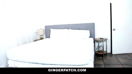 Рыжая шалунья  приятно проводит время на хую выносливого хахаля