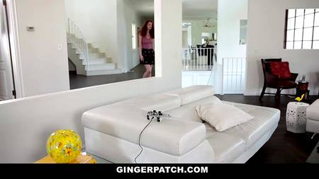 Рыжеволосая молодуха запрыгнула на шнягу зрелого мужчины