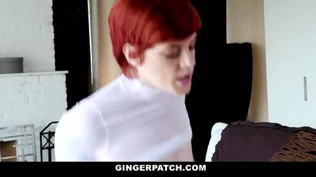 Мужик оприходовал рыжеволосую бестию и напоил ее спермой