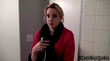 Раздвинул ноги и нежно оттымел блондинку в миссионерской позе