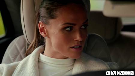 Полизал и нежно присунул в мягкую шёлку длинноногой сучке