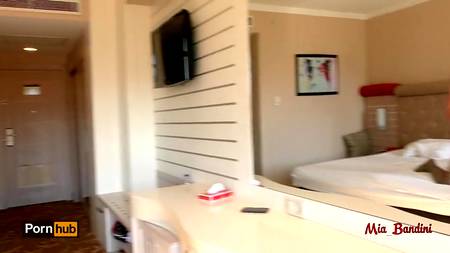 Кончил в задницу привлекательной подруге в любительском порно