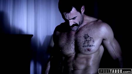 Вылизал манду шикарной телке перед долгим красивым сексом