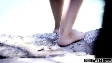 Вылизал манду шикарной телке перед долгим красивым сексом