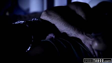 Вылизал манду шикарной телке перед долгим красивым сексом