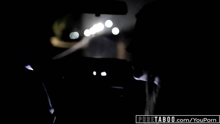 Похищенные подружки оттрахали и обезвредили похотливого фермера