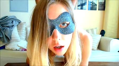 Пацан снимает от первого лица как сношает в попец молодуху в маске