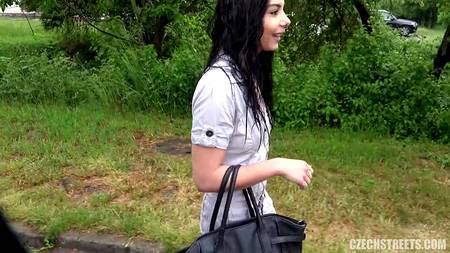 Пацан запикипал сучку и горячо оприходовал днем в парке