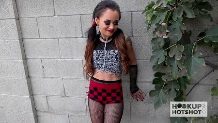 Жестко отымел в попу молодую любительницу селфи