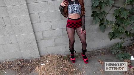 Жестко отымел в попу молодую любительницу селфи