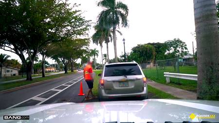 Автомеханик раскрутил сиськастую телку расплатиться за ремонт сексом