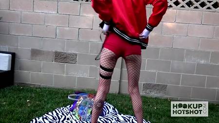 Глубоко отсосавшая худышка направила елдак прямиком в жопу