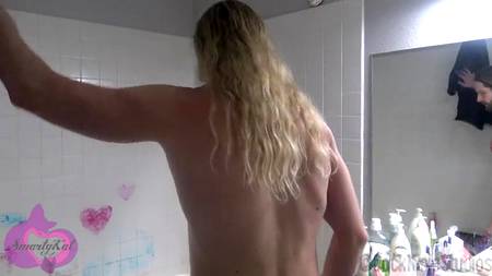 Мускулистый хахаль оприходовал под душем хорошенькую девчонку