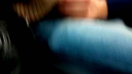 Соблазнил подружку пососать большой елдак в метро