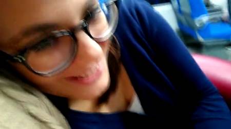 Соблазнил подружку пососать большой елдак в метро