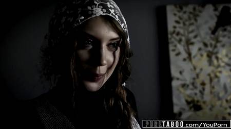 Брюнетка шалит с вакуумной помпой перед долгим сексом с любимым парнем