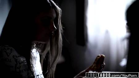 Брюнетка шалит с вакуумной помпой перед долгим сексом с любимым парнем