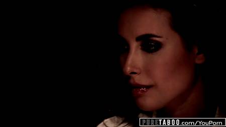 Заперли в комнате студентку и устроили жаркую групповуху