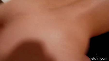 Не сдержавшийся кобель испустил семя в лоно худенькой няши