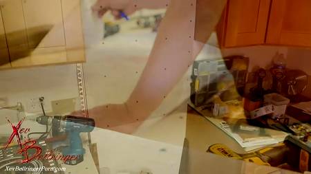 Трахнул на кухне шикарную девушку с красивой круглой попкой