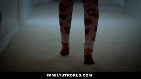 Похотливая молодуха ебется с кобелем возле спящей подруги