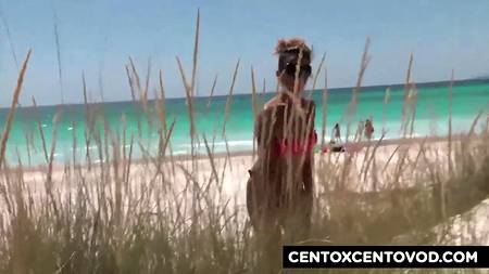Загорелая нимфоманка отдалась на пляже трем мускулистым кобелям