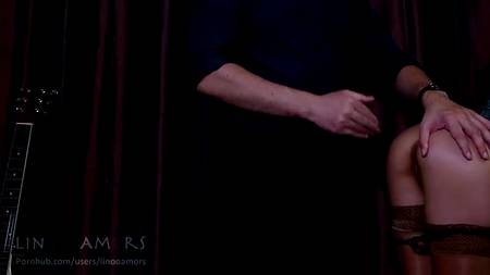 Муженек поставил женушку раком и здорово отымел в узкую щёлку