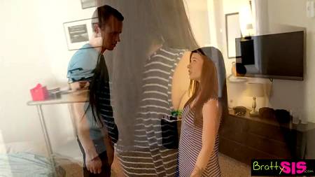 Стонущая краля сладко оргазмирует от действий опытного любовника