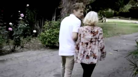 Незабываемый секс неопытного пацана с двумя грудастыми блондинками