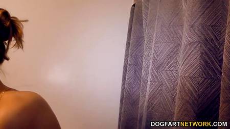 Стонущая от черного члена красавица испытывает подлинный экстаз