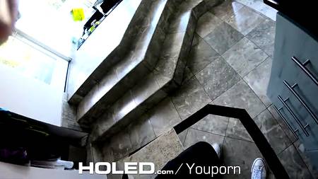 Посаженная на хуй блондинка сладко стонет от члена в очке