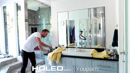 Посаженная на хуй блондинка сладко стонет от члена в очке