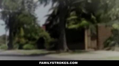 Изменил жене пока та рядом спала на диване