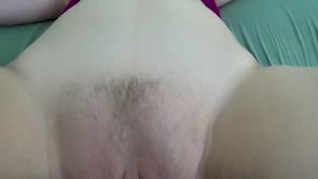 Стонущая молодуха кайфует от толстого елдака внутри своего лона