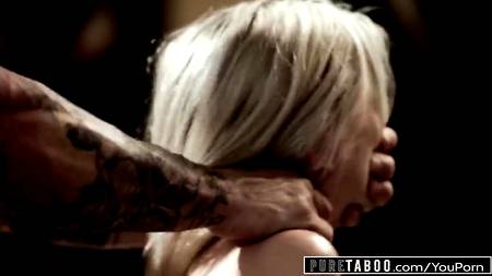 Бритоголовый мужик жестко ебет худенькую светловолосую девку