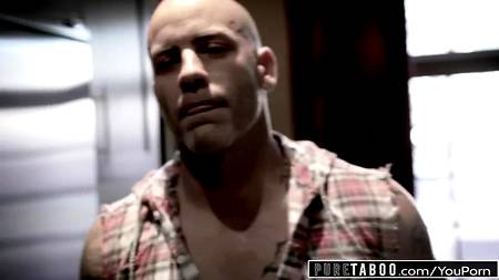 Бритоголовый мужик жестко ебет худенькую светловолосую девку