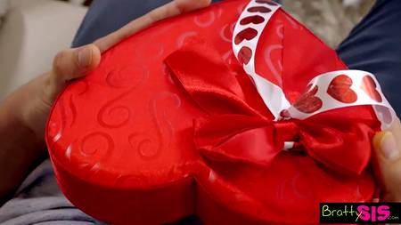 Роскошная блонда красиво ебется с любимым испытывая неоднократные оргазмы