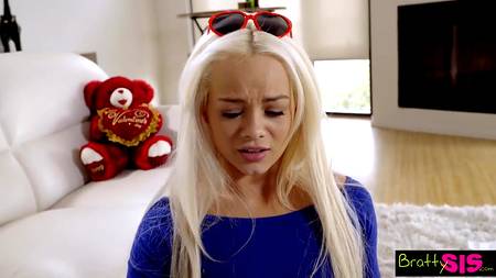 Роскошная блонда красиво ебется с любимым испытывая неоднократные оргазмы