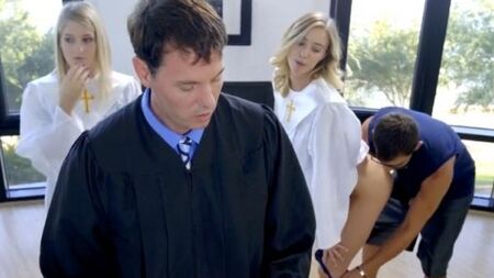 Трахнул за спиной проповедника похотливую девчонку в рясе