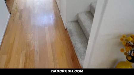 Пихарь снял от первого лица жаркие моменты секса с няшной молодой подружкой