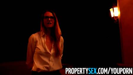 Красивая сучка отдалась работодателю ради хорошей должности