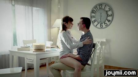 Студентка соблазнила одногруппника присунуть в ее волосатую рыжую щелку