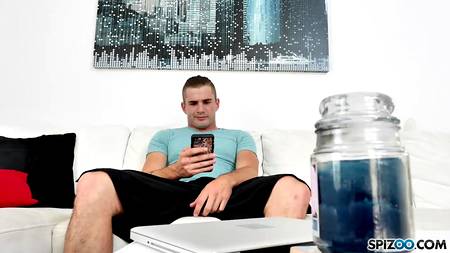 Возбудившийся еберь пердолит сексапильных девок с силиконовыми буферами