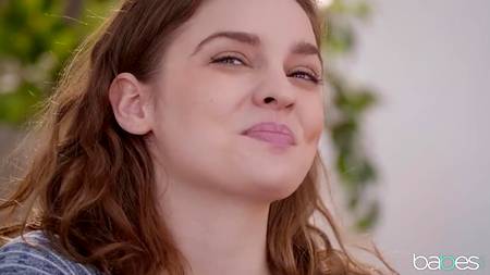 Стонущие от наслаждения лесбы страстно вылизывают влажные дырки