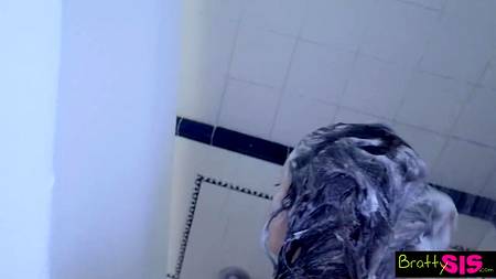 Отымел утром роскошную молодую телку и кончил в ее пизду