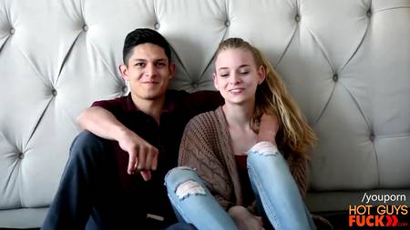 Молодая девка объездила на кастинге толстый ствол крепкого пацана